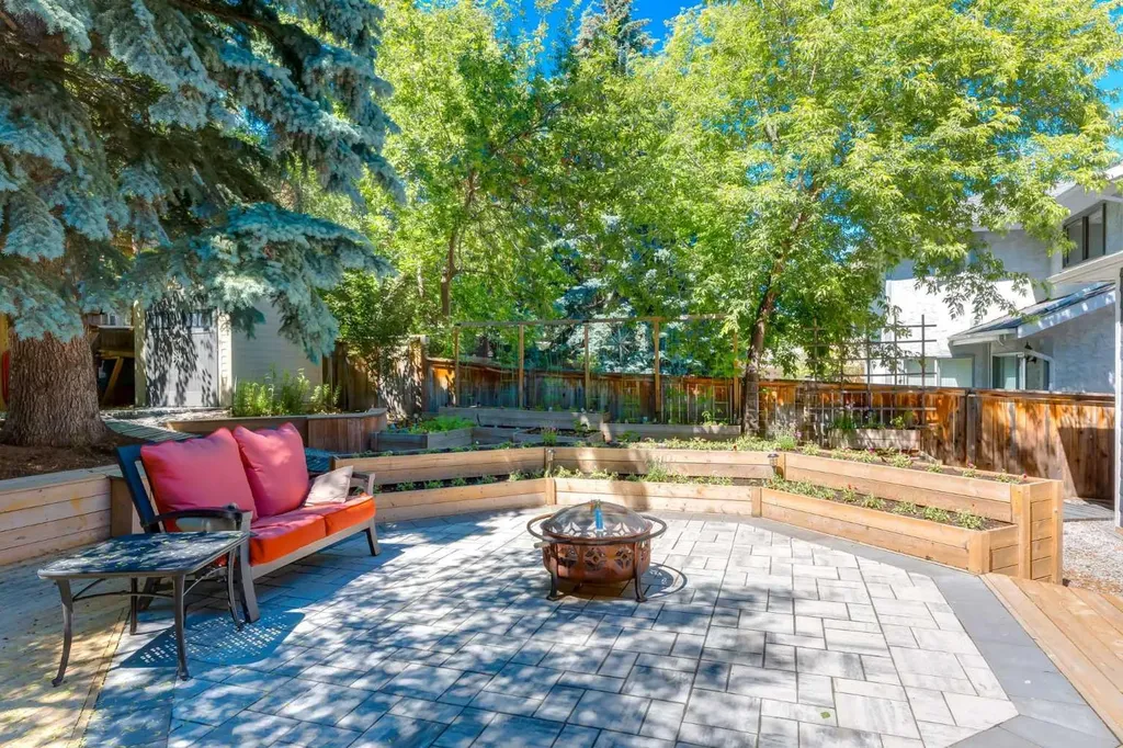 9915 Patton Road SW Calgary AB T2V 5G1