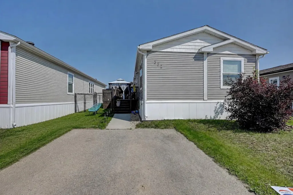 10615 88 Street Grande Prairie AB T8X 1P5