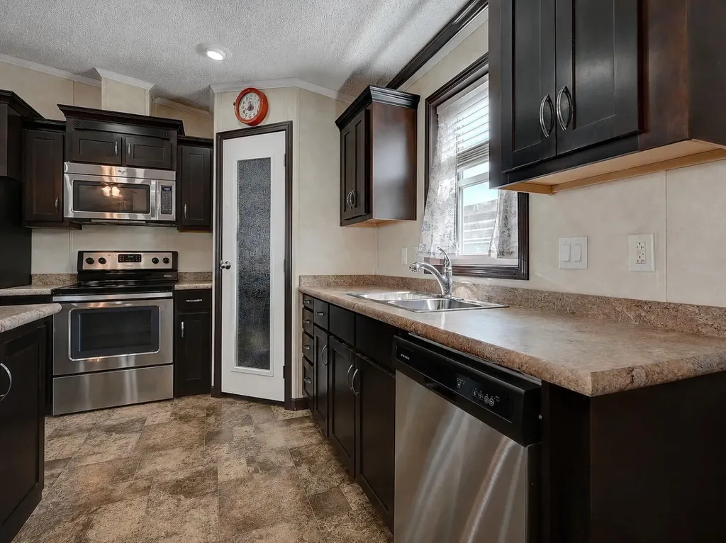 10615 88 Street Grande Prairie AB T8X 1P3