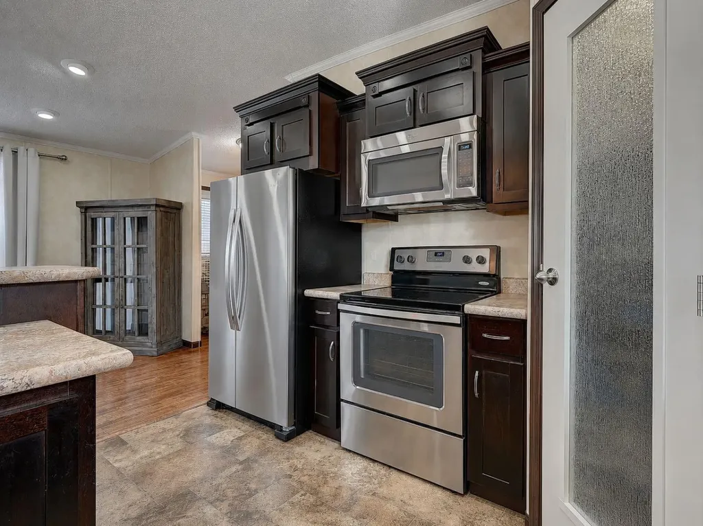 10615 88 Street Grande Prairie AB T8X 1P5