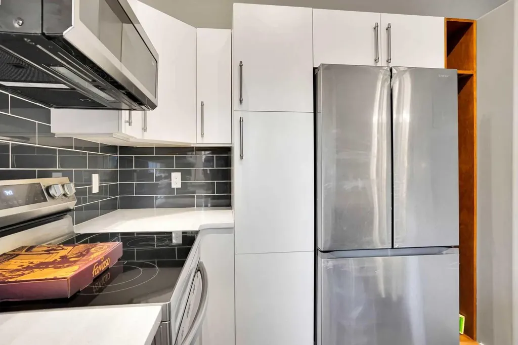 109 Patterson View SW Calgary AB T3H 2P4