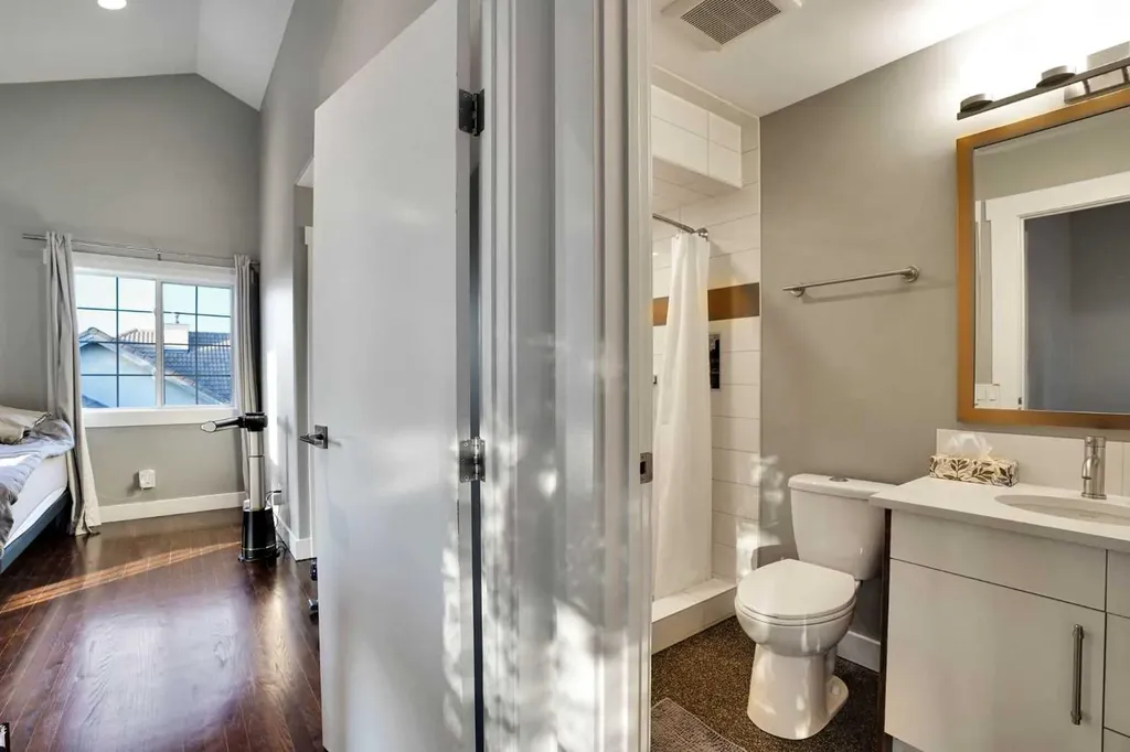 109 Patterson View SW Calgary AB T3H 2P4