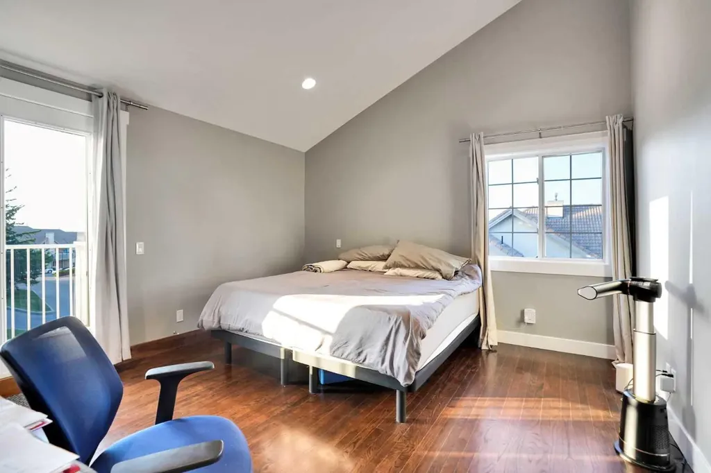 109 Patterson View SW Calgary AB T3H 2P4