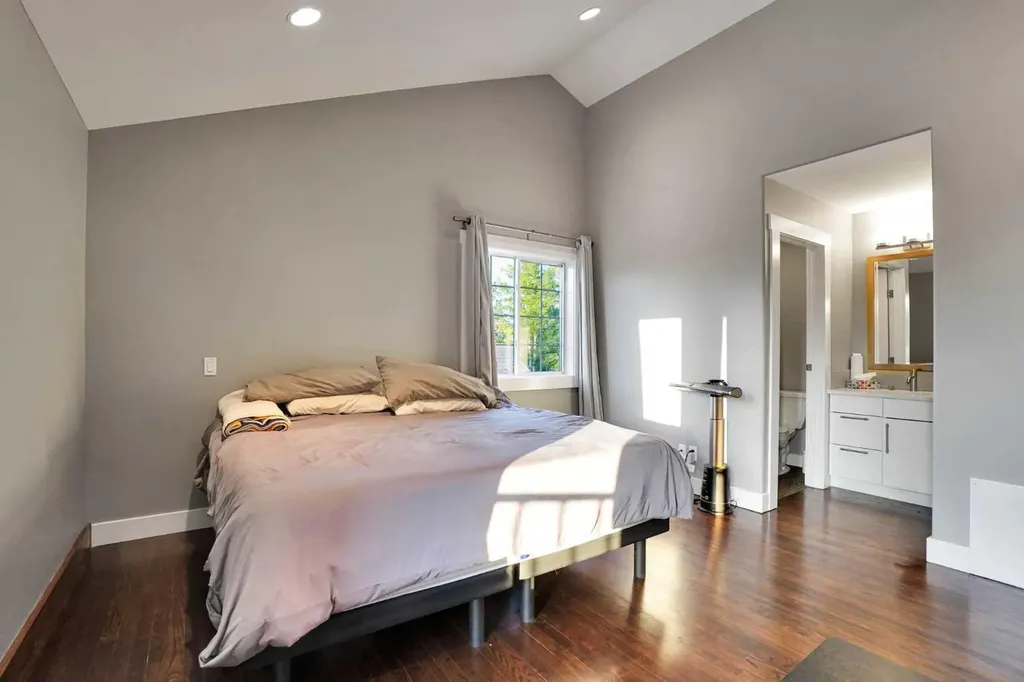 109 Patterson View SW Calgary AB T3H 2P4