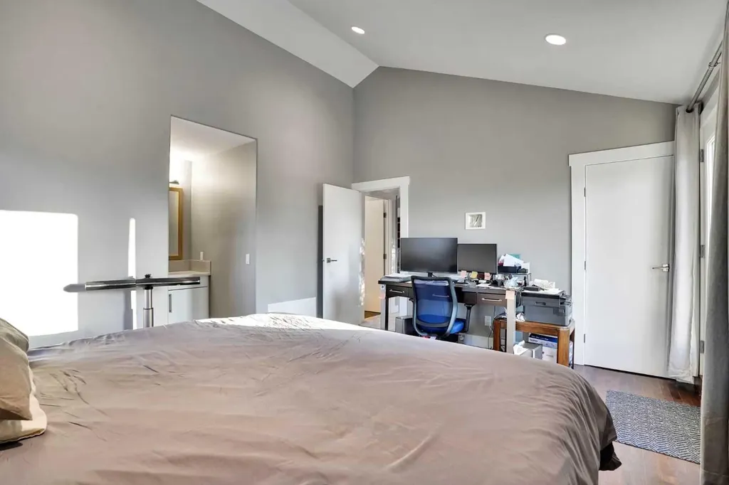 109 Patterson View SW Calgary AB T3H 2P4