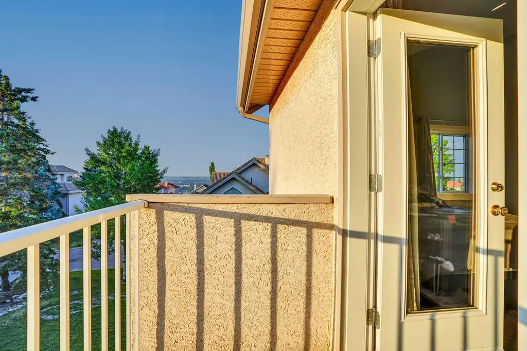 109 Patterson View SW Calgary AB T3H 2P4