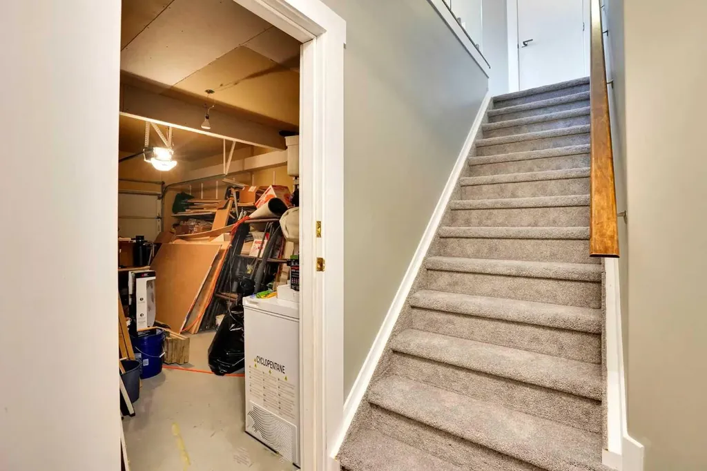 109 Patterson View SW Calgary AB T3H 2P4