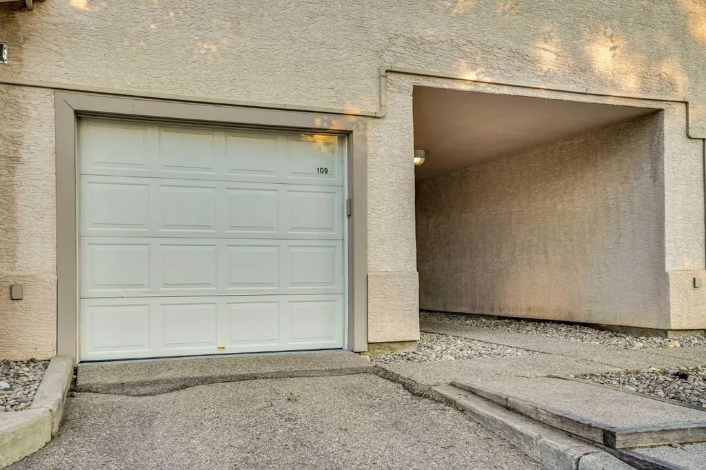 109 Patterson View SW Calgary AB T3H 2P4