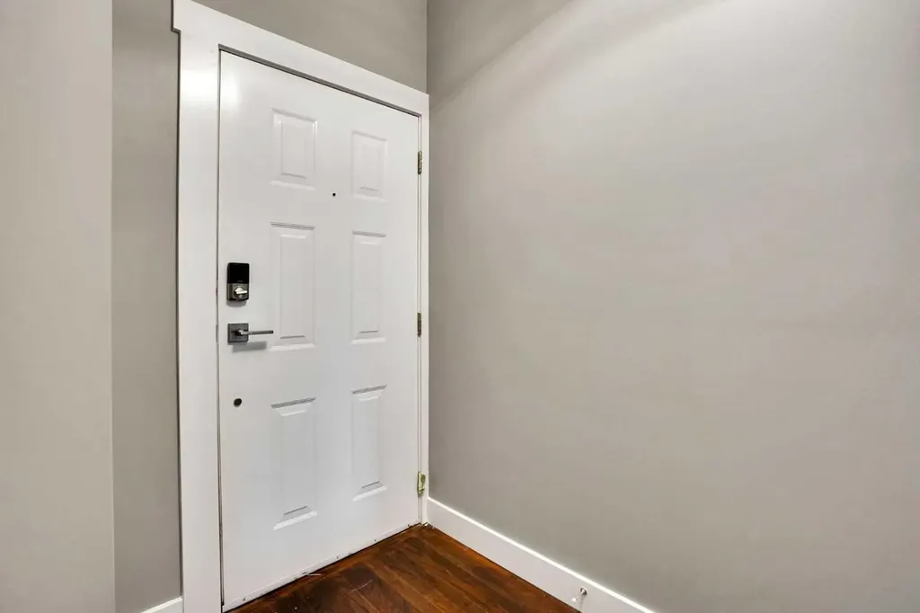 109 Patterson View SW Calgary AB T3H 2P4