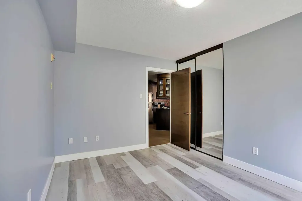 812 14 Avenue SW Calgary AB T2R 0N6