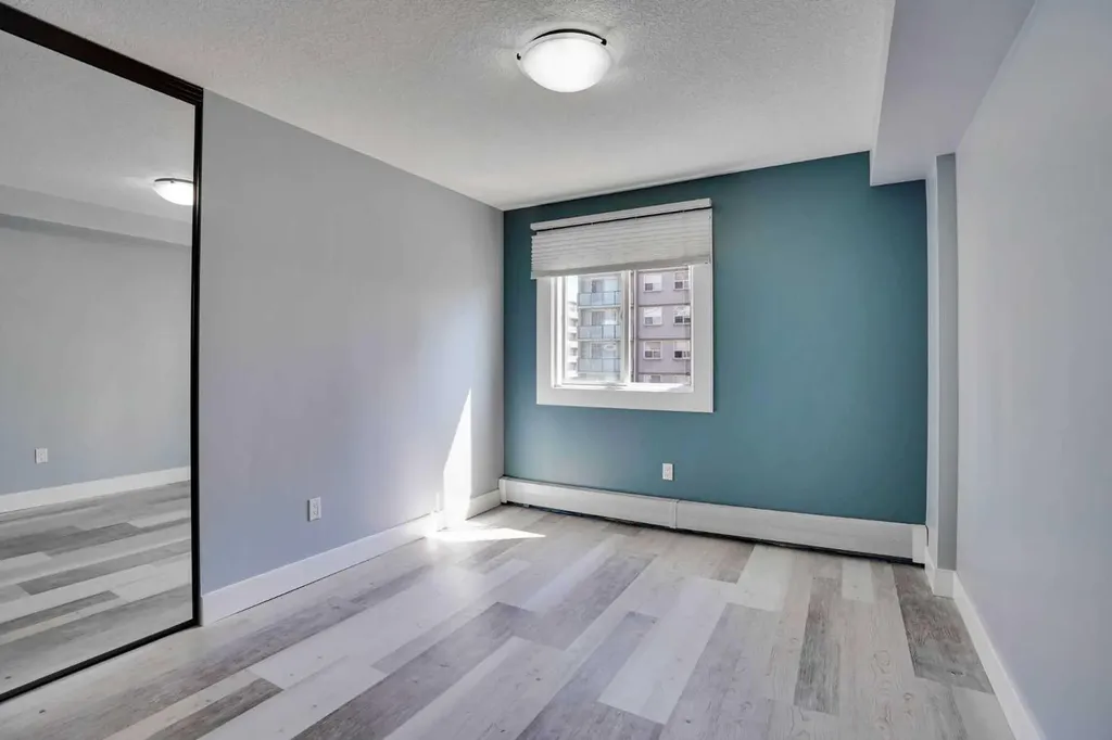 812 14 Avenue SW Calgary AB T2R 0N6
