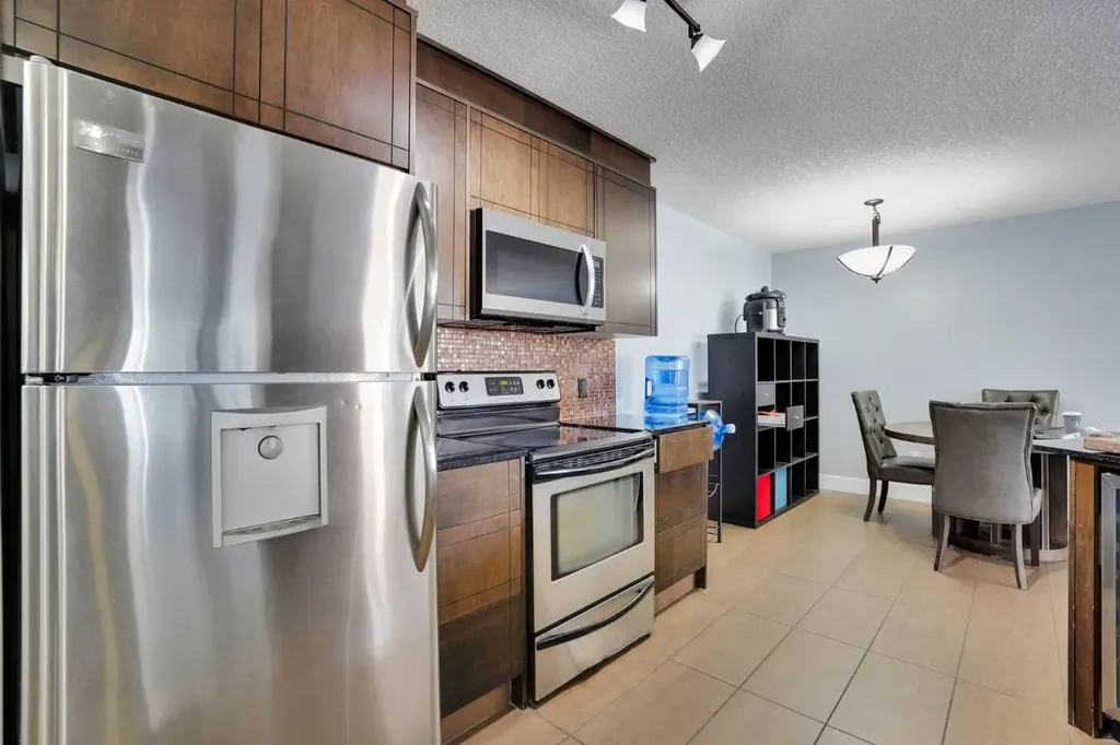 812 14 Avenue SW Calgary AB T2R 0N6