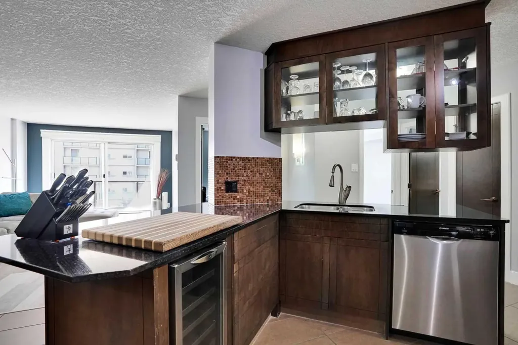 812 14 Avenue SW Calgary AB T2R 0N6