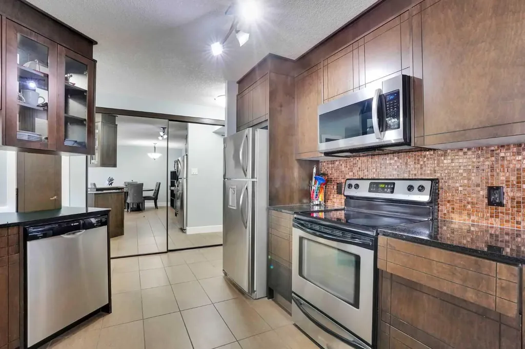 812 14 Avenue SW Calgary AB T2R 0N6