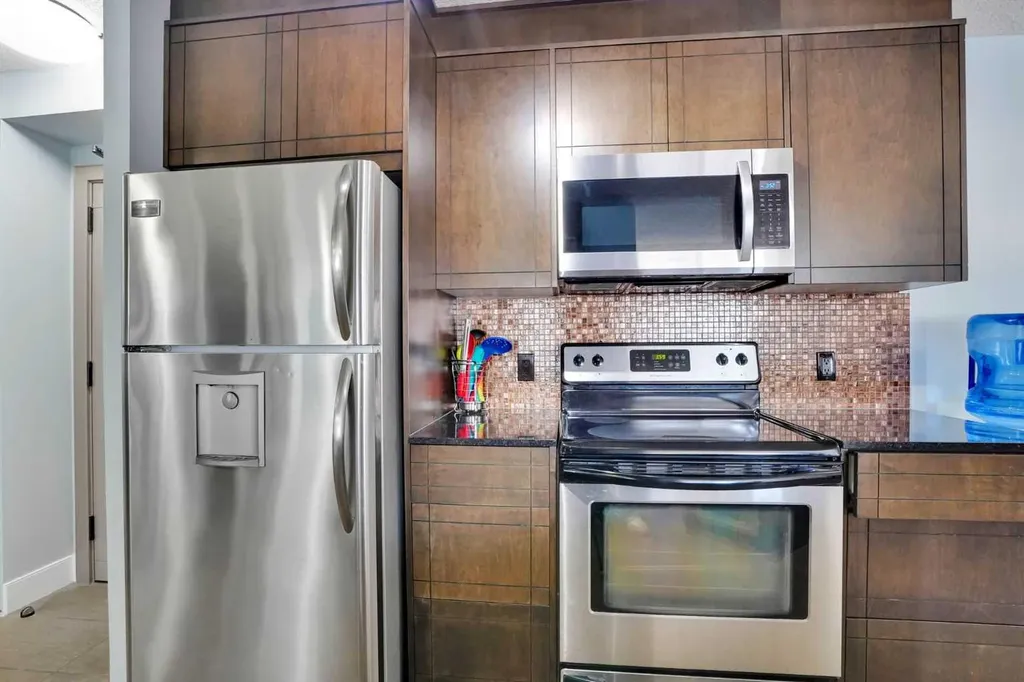 812 14 Avenue SW Calgary AB T2R 0N6