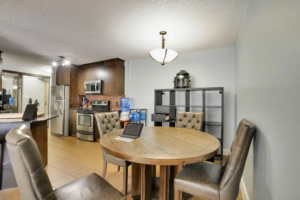 812 14 Avenue SW Calgary AB T2R 0N6