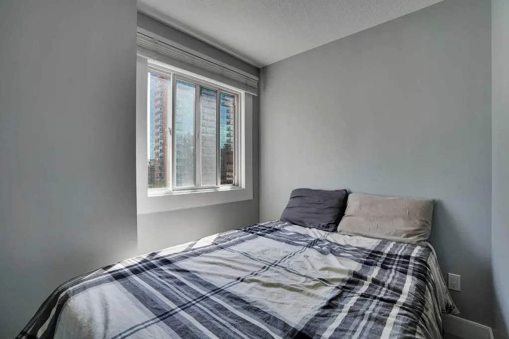 812 14 Avenue SW Calgary AB T2R 0N6