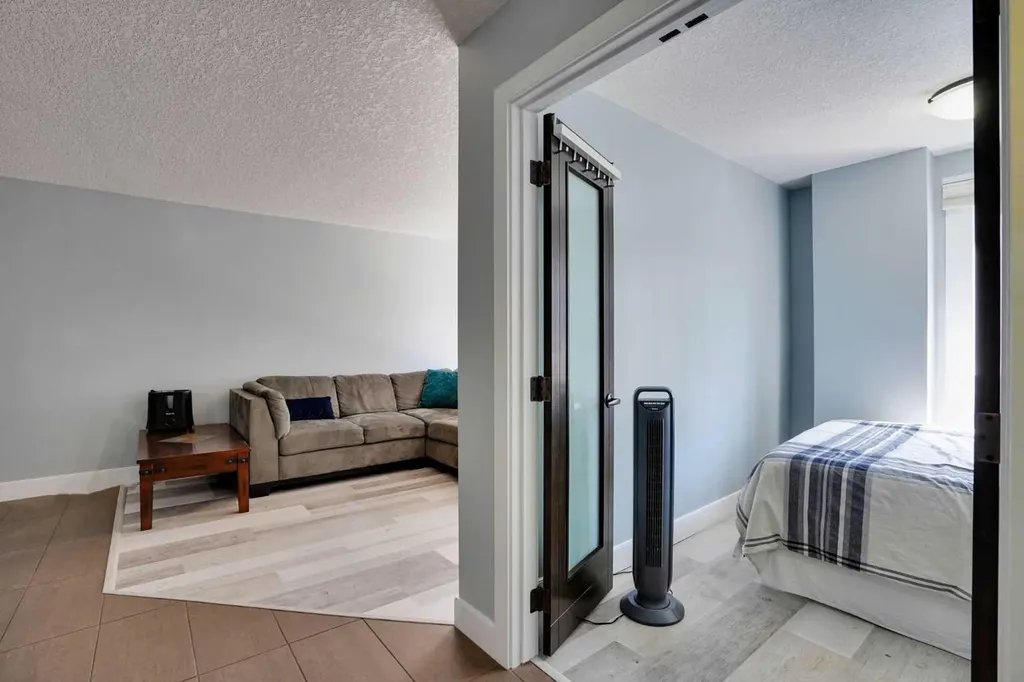 812 14 Avenue SW Calgary AB T2R 0N6