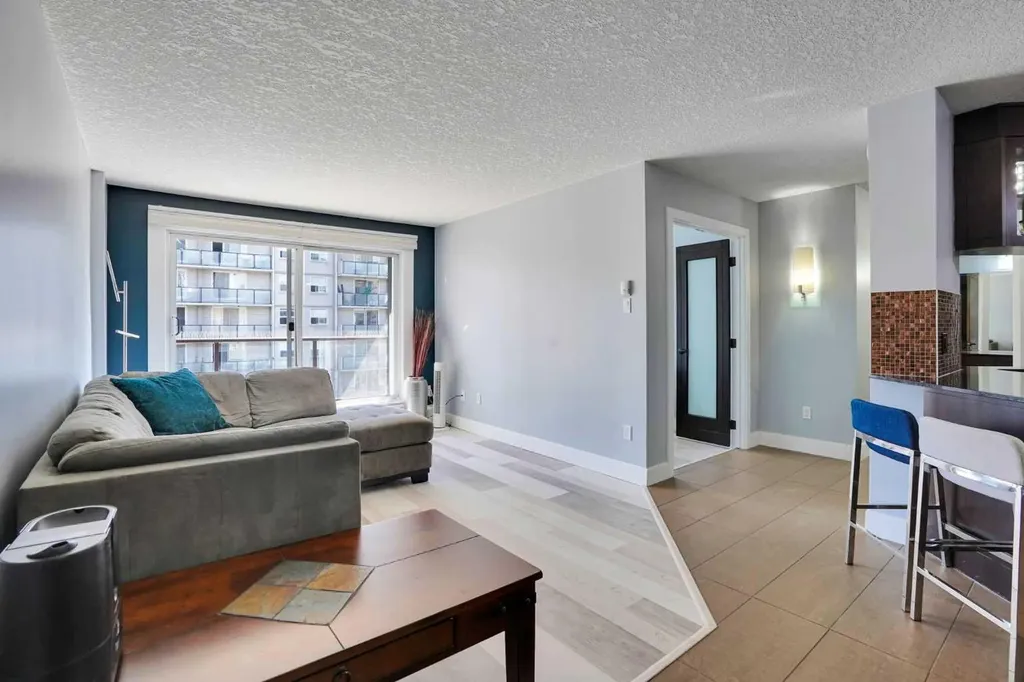 812 14 Avenue SW Calgary AB T2R 0N6