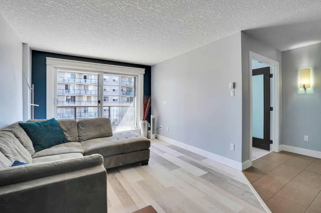 812 14 Avenue SW Calgary AB T2R 0N6