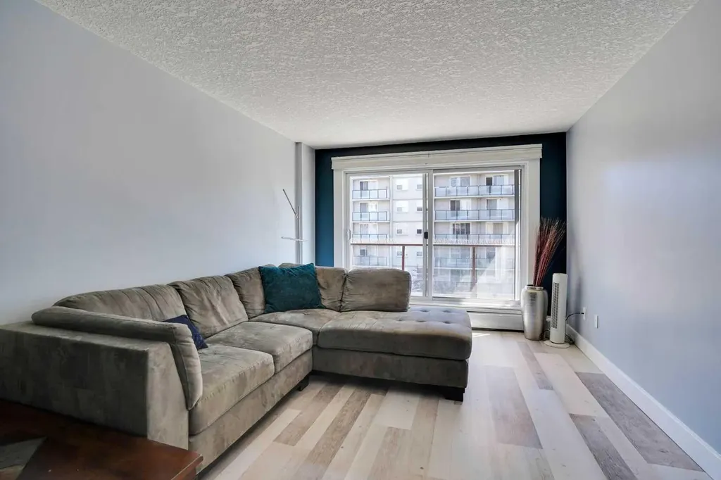 812 14 Avenue SW Calgary AB T2R 0N6