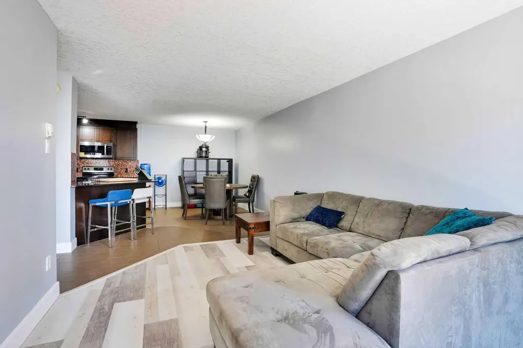 812 14 Avenue SW Calgary AB T2R 0N6