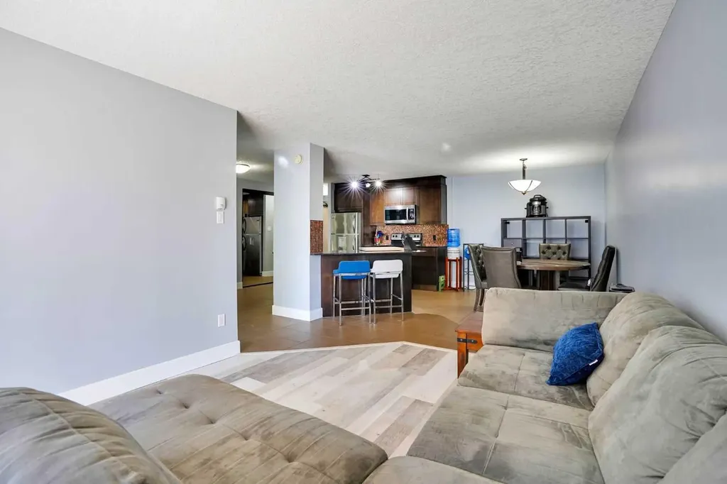 812 14 Avenue SW Calgary AB T2R 0N6
