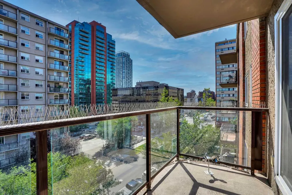 812 14 Avenue SW Calgary AB T2R 0N6