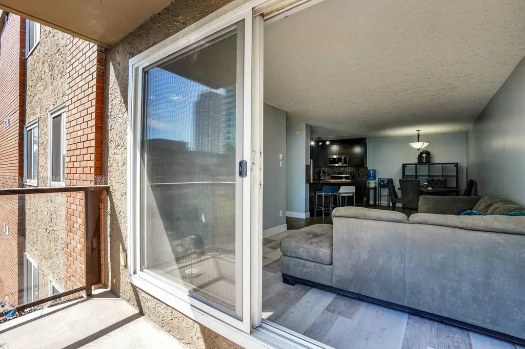 812 14 Avenue SW Calgary AB T2R 0N6