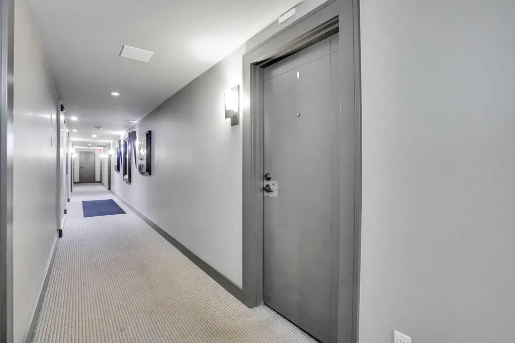 812 14 Avenue SW Calgary AB T2R 0N6