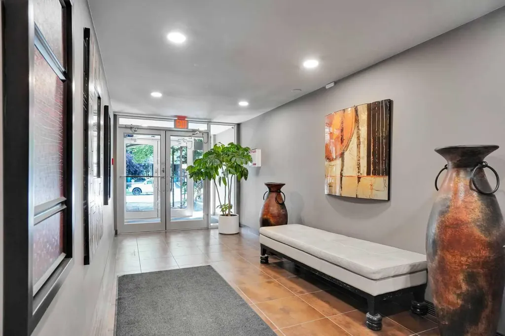 812 14 Avenue SW Calgary AB T2R 0N6