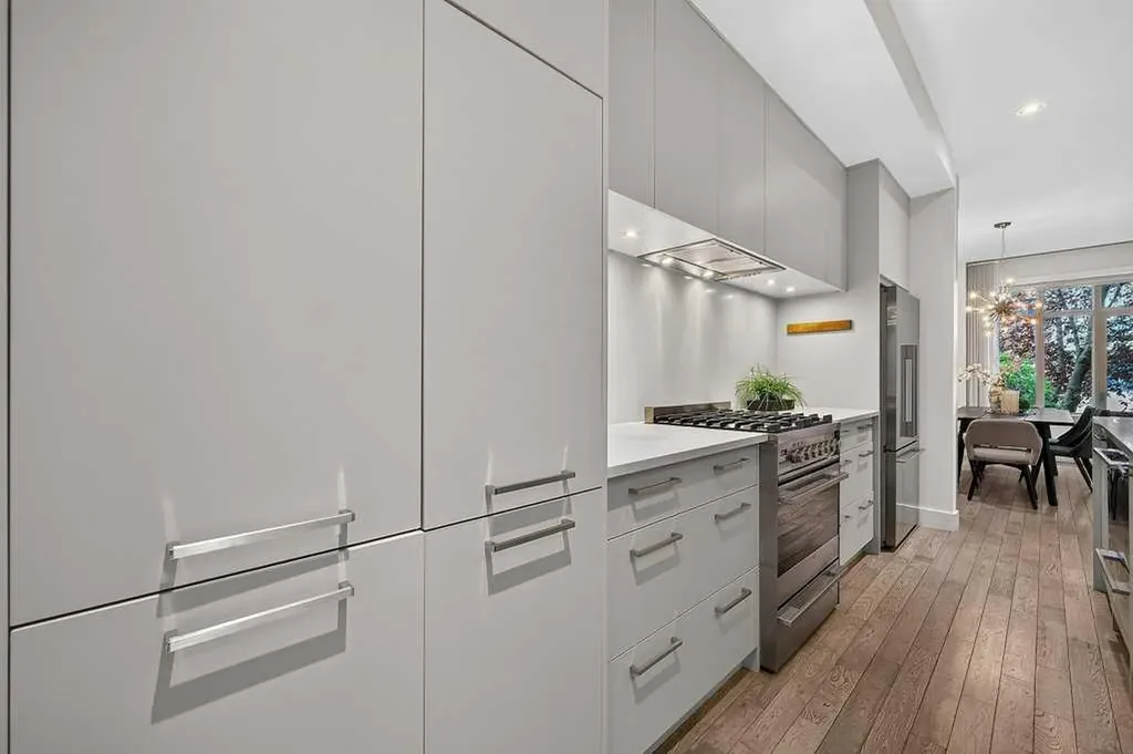 6 Scarpe Drive SW Calgary AB T2T 6P2