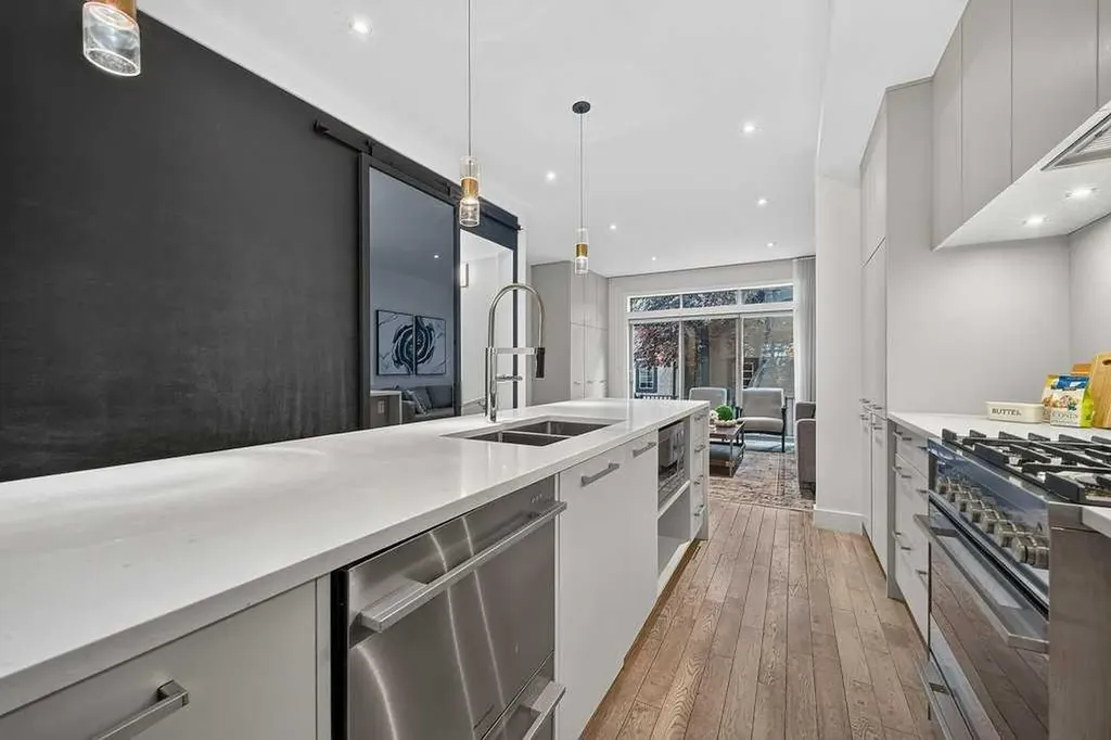 6 Scarpe Drive SW Calgary AB T2T 6P2