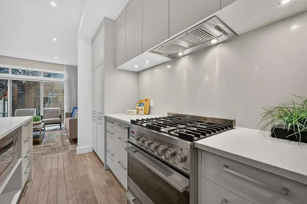 6 Scarpe Drive SW Calgary AB T2T 6P2