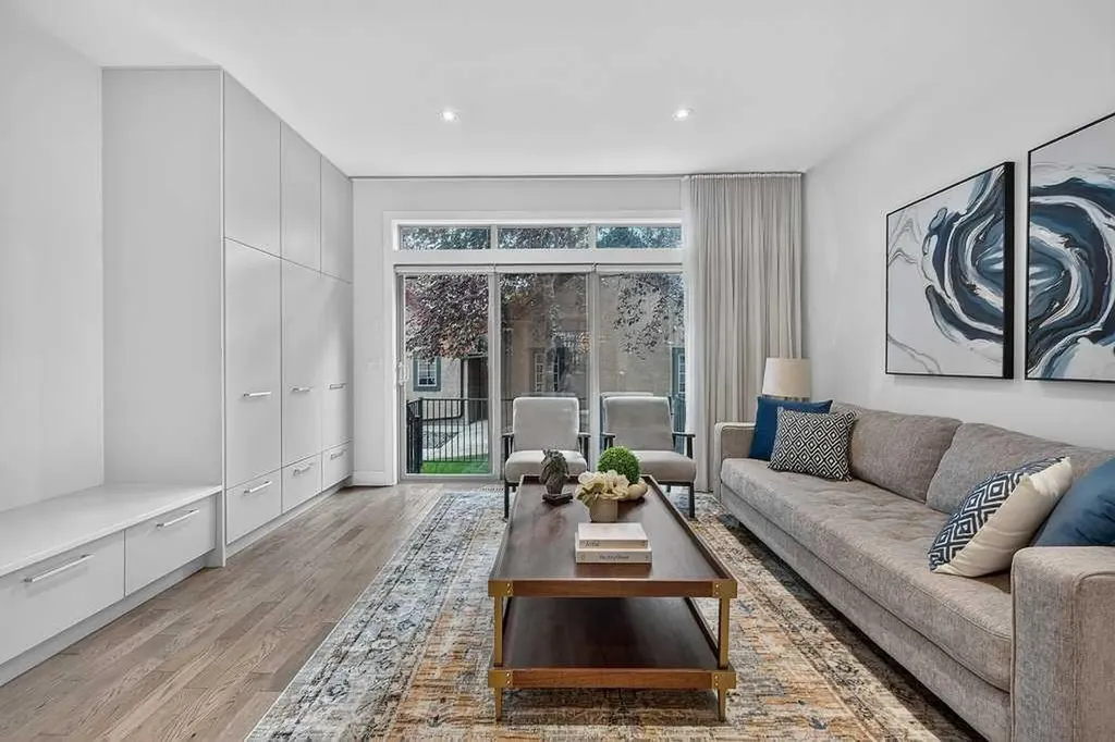 6 Scarpe Drive SW Calgary AB T2T 6P2