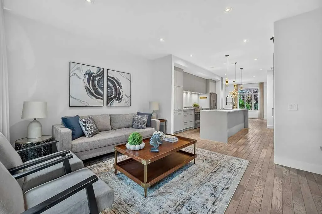 6 Scarpe Drive SW Calgary AB T2T 6P2