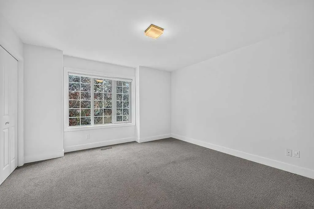 6 Scarpe Drive SW Calgary AB T2T 6P2