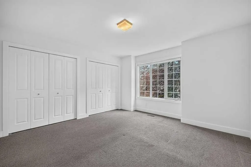 6 Scarpe Drive SW Calgary AB T2T 6P2