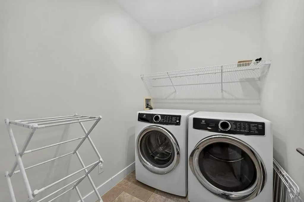 6 Scarpe Drive SW Calgary AB T2T 6P2