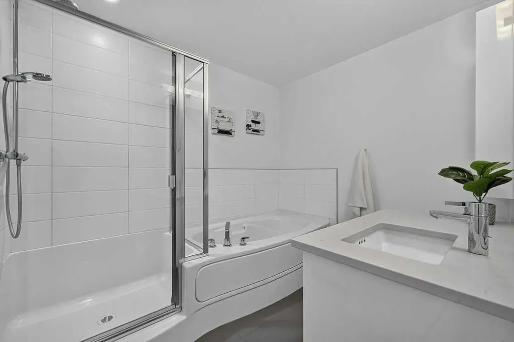 6 Scarpe Drive SW Calgary AB T2T 6P2