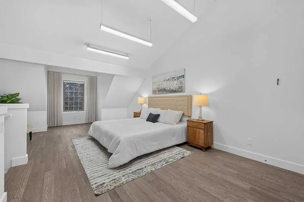 6 Scarpe Drive SW Calgary AB T2T 6P2
