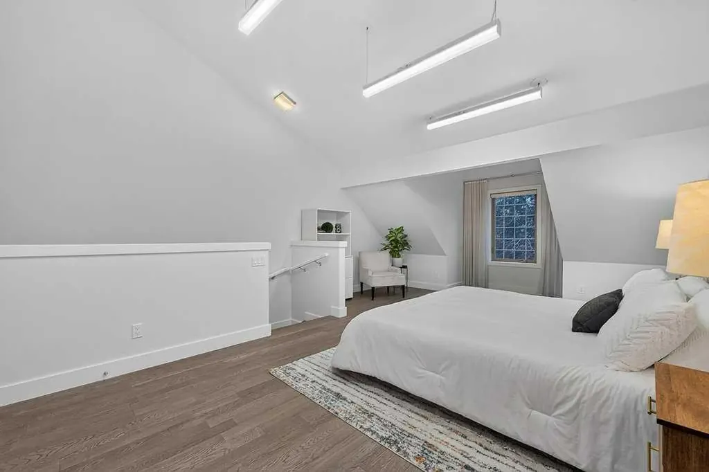 6 Scarpe Drive SW Calgary AB T2T 6P2