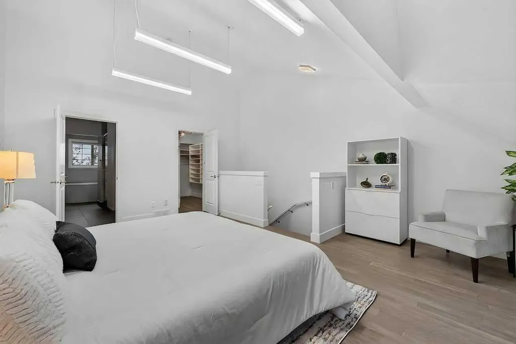 6 Scarpe Drive SW Calgary AB T2T 6P2