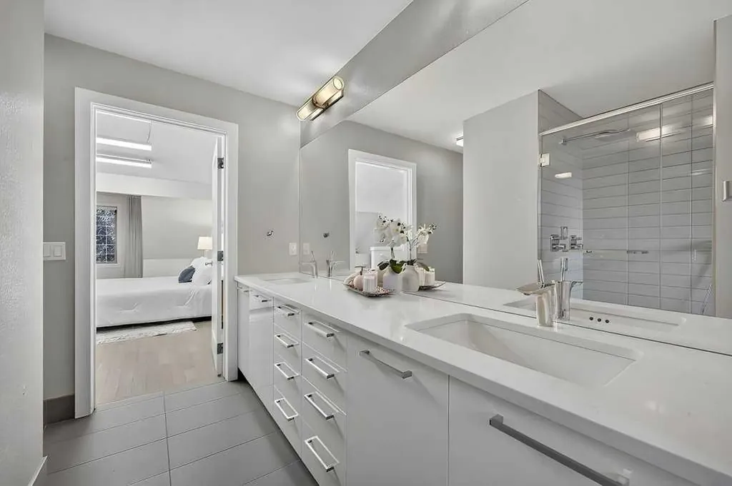 6 Scarpe Drive SW Calgary AB T2T 6P2