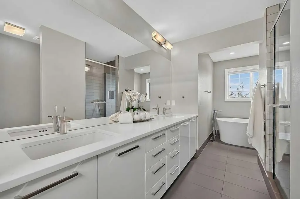 6 Scarpe Drive SW Calgary AB T2T 6P2