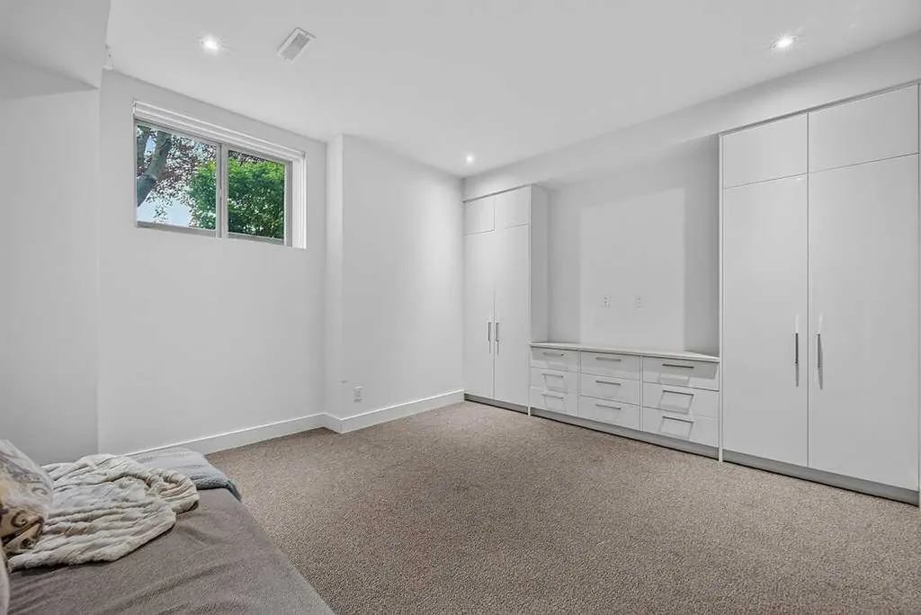 6 Scarpe Drive SW Calgary AB T2T 6P2