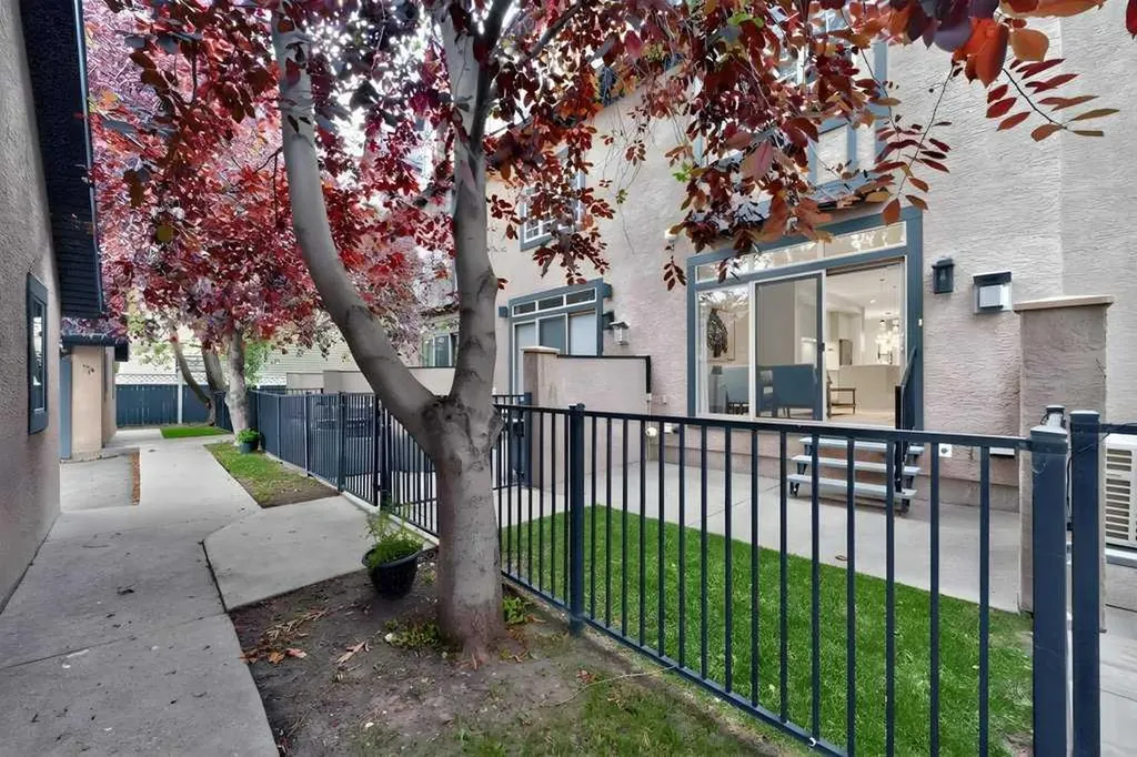 6 Scarpe Drive SW Calgary AB T2T 6P2