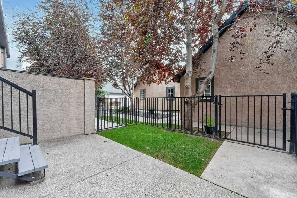 6 Scarpe Drive SW Calgary AB T2T 6P2