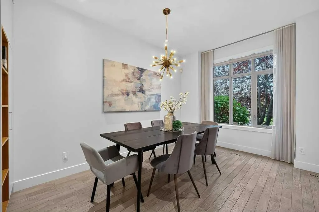6 Scarpe Drive SW Calgary AB T2T 6P2