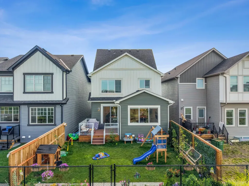 34 Belvedere Green SE Calgary AB T2A 7M5